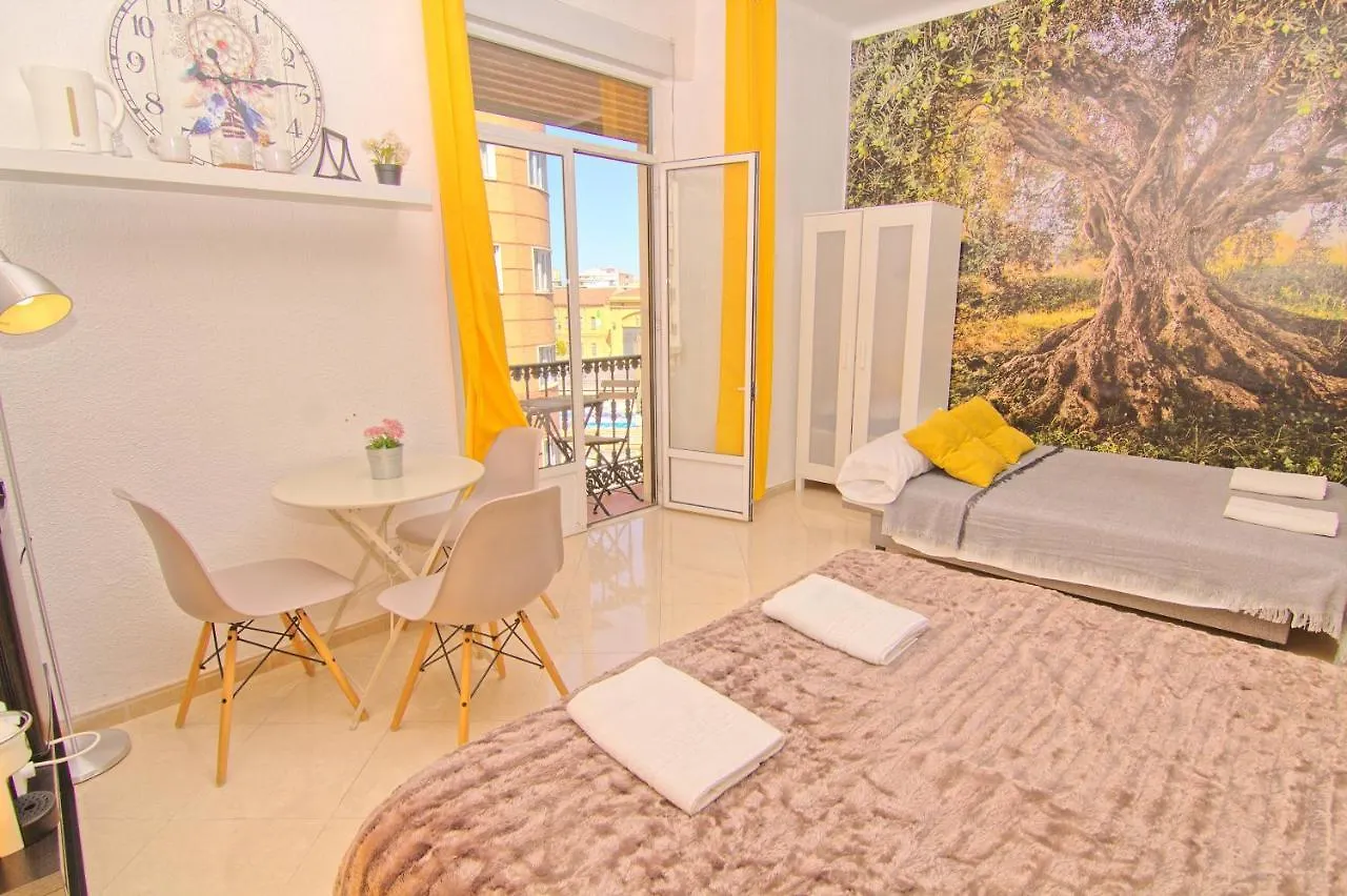 Homestay Balcony & Room Malaga Centro